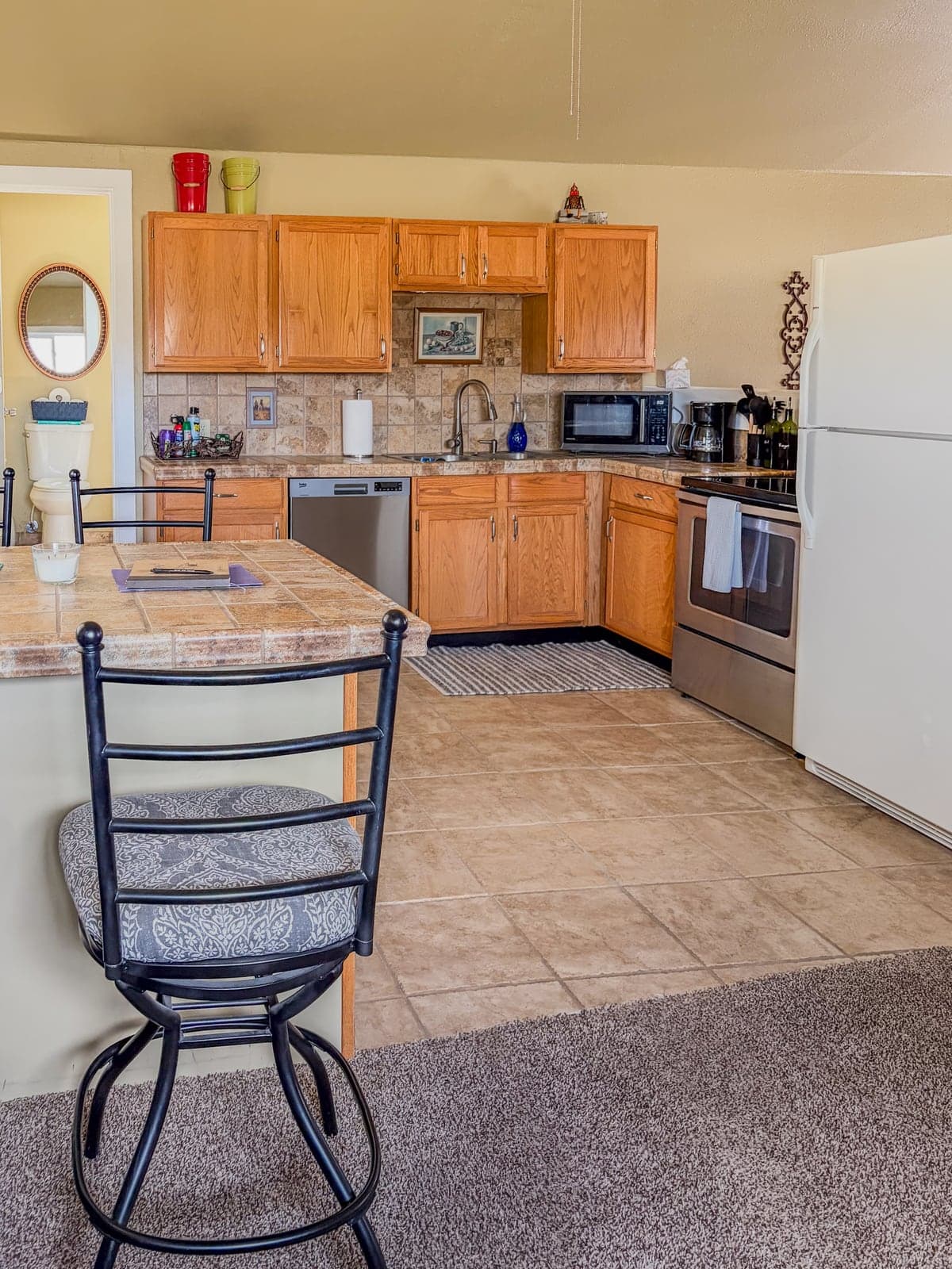 Full kitchen at The Cottage with sharp knives, drip coffee, and dining counter